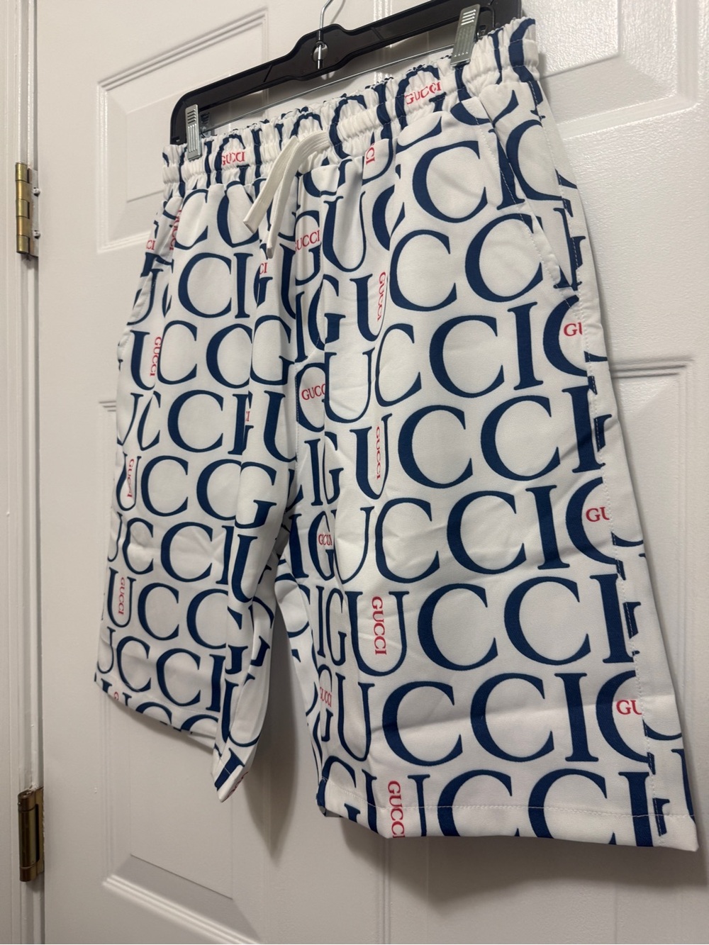 Beautiful shorts featuring a navy-and-red logo print with red accents. new - Picture 2 of 11